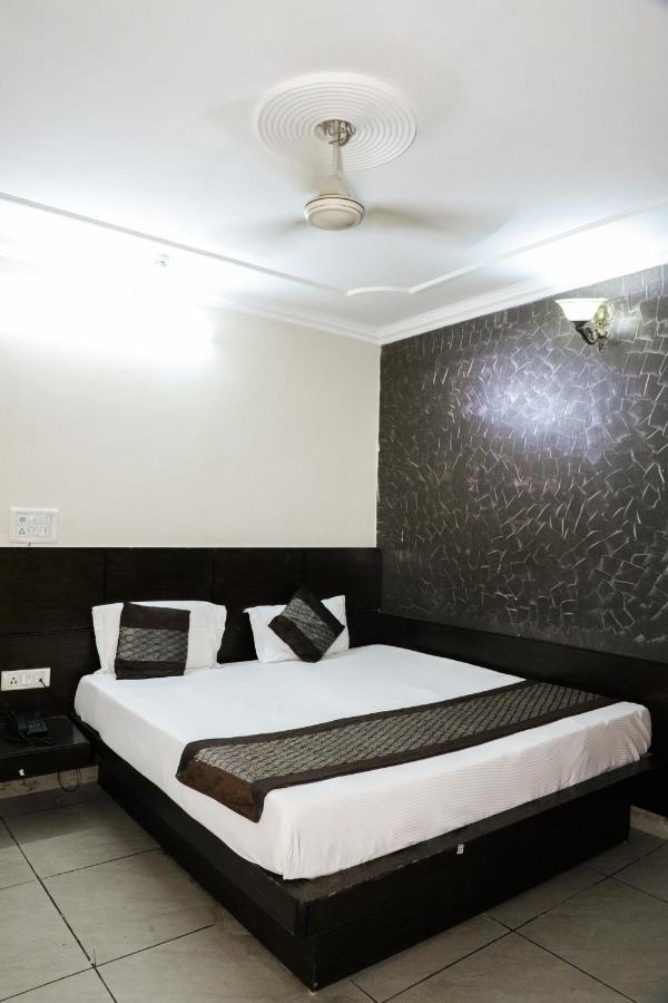 Hotel Centra Inn New Delhi Exterior photo