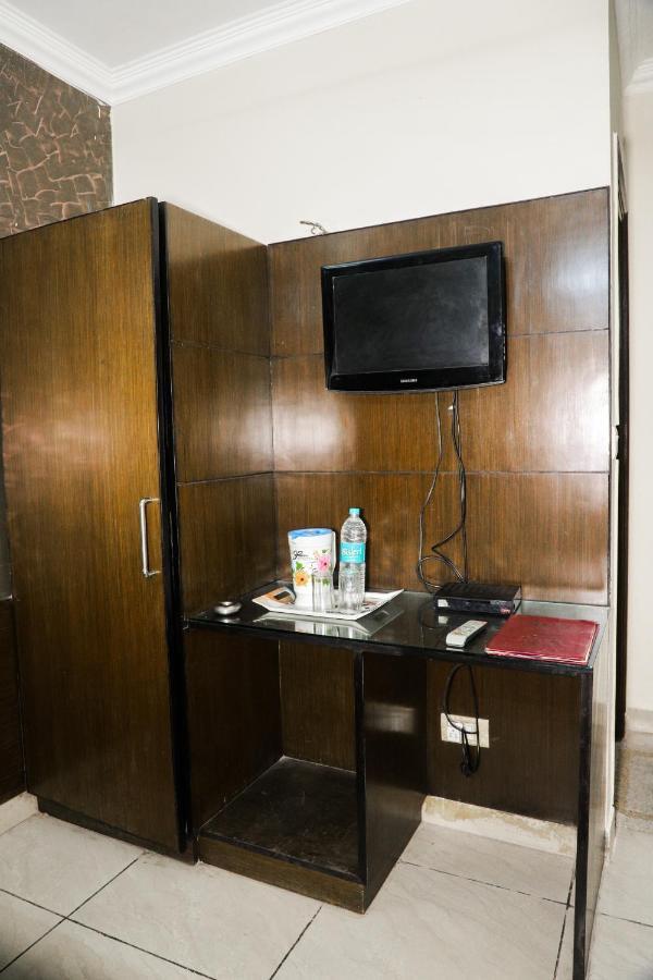 Hotel Centra Inn New Delhi Exterior photo